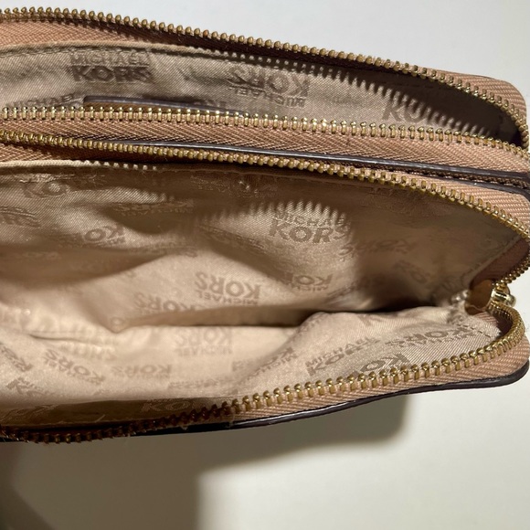 MICHAEL KORS Double Zipper Wristlet/Wallet, 2 compartments, Tan/Camel - Picture 9 of 10